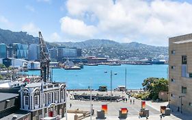 Prime 3 Bedrooms Apartment With Harbour Views In Wellington Central